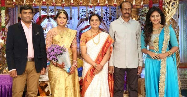 anjali,photo movie siva nageswararao,anjali 1st movie photo,anjali at siva nageswara rao daughter wedding  ఆ 'ఫోటో'ను అంజలి మర్చిపోలేదు! 